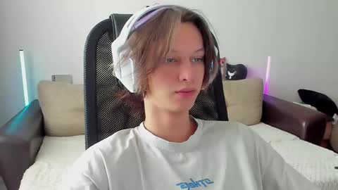 Snapshot of ostin_meoww chatting on 02/03/26, 09:25 Ostin online show from 02/03/26, 09:25