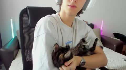 Snapshot of ostin_meoww chatting on 02/04/26, 07:36 Ostin online show from 02/04/26, 07:36