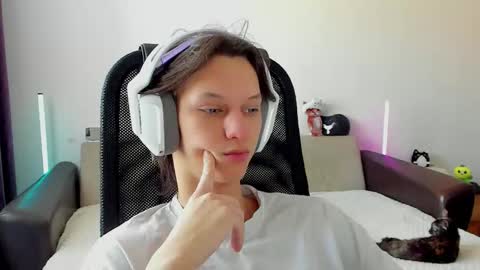 Snapshot of ostin_meoww chatting on 02/16/26, 04:41 Ostin online show from 02/16/26, 04:41