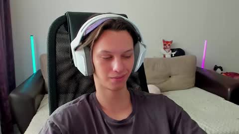 Snapshot of ostin_meoww chatting on 02/21/26, 10:16 Ostin online show from 02/21/26, 10:16