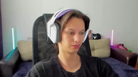 Snapshot of ostin_meoww chatting on 03/03/26, 07:47 Ostin online show from 03/03/26, 07:47