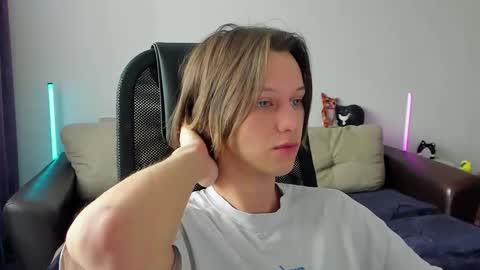 Snapshot of ostin_meoww chatting on 03/14/26, 06:19 Ostin online show from 03/14/26, 06:19