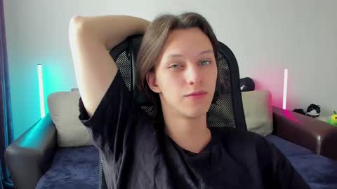 Snapshot of ostin_meoww chatting on 04/05/26, 08:55 Ostin online show from 04/05/26, 08:55