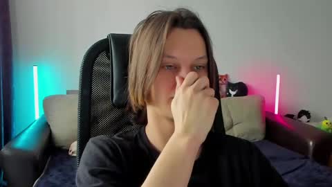 Snapshot of ostin_meoww chatting on 04/06/26, 06:03 Ostin online show from 04/06/26, 06:03