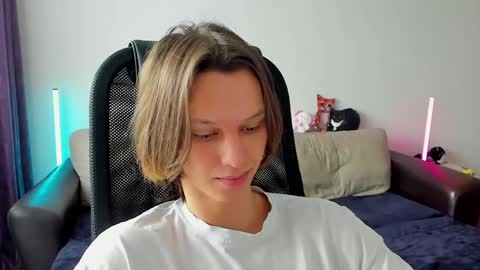 Snapshot of ostin_meoww chatting on 04/11/26, 09:46 Ostin online show from 04/11/26, 09:46