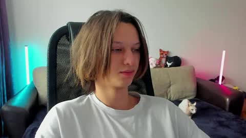 Snapshot of ostin_meoww chatting on 04/12/26, 10:31 Ostin online show from 04/12/26, 10:31