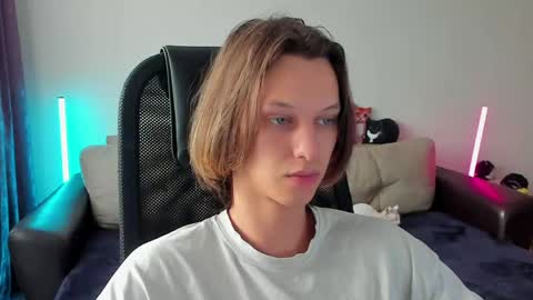 Snapshot of ostin_meoww chatting on 04/14/26, 12:33 Ostin online show from 04/14/26, 12:33