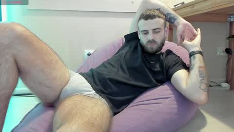 Snapshot of otishairy chatting on 01/09/25, 10:41 Otis online show from 01/09/25, 10:41