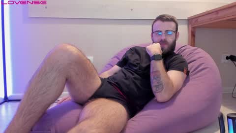 Snapshot of otishairy chatting on 02/08/25, 10:51 Otis online show from 02/08/25, 10:51