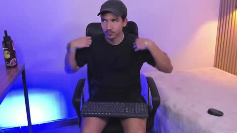 Snapshot of otto_andrew chatting on 04/12/26, 04:06 Otto Andrew online show from 04/12/26, 04:06