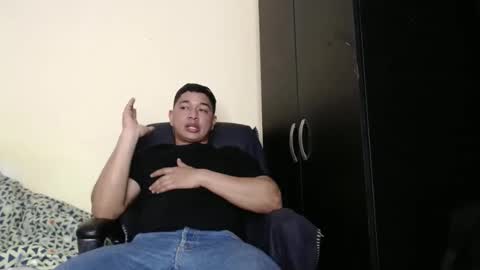 Snapshot of otto_stud chatting on 12/01/25, 04:17 otto_stud online show from 12/01/25, 04:17