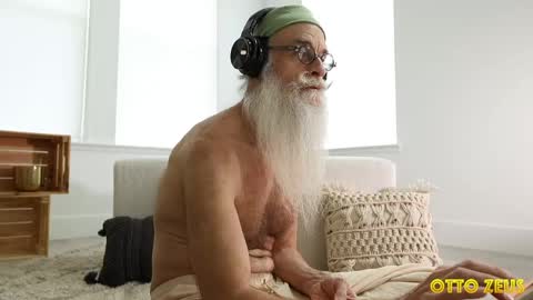 Snapshot of ottozeus chatting on 04/01/26, 11:24 Otto Zeus online show from 04/01/26, 11:24