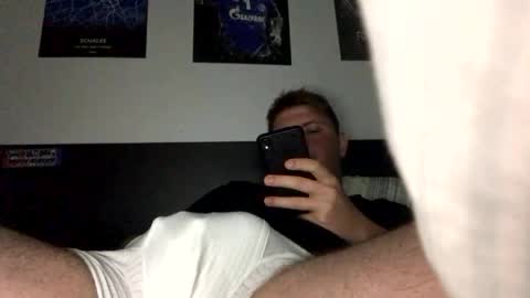 Snapshot of outflayd chatting on 10/29/25, 01:41 outflayd online show from 10/29/25, 01:41