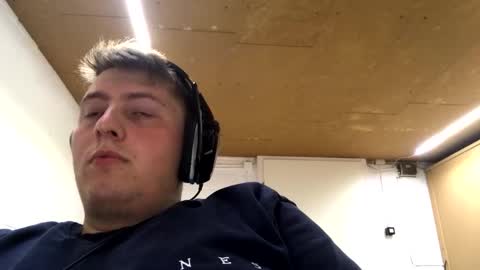 Snapshot of outflayd chatting on 10/30/25, 11:49 outflayd online show from 10/30/25, 11:49