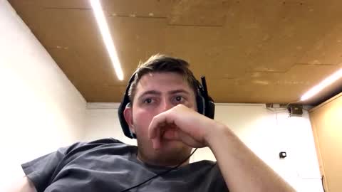 Snapshot of outflayd chatting on 11/04/25, 02:27 outflayd online show from 11/04/25, 02:27