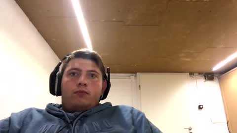 Snapshot of outflayd chatting on 11/05/25, 10:15 outflayd online show from 11/05/25, 10:15