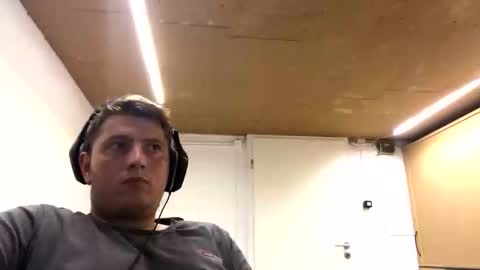 Snapshot of outflayd chatting on 11/06/25, 12:11 outflayd online show from 11/06/25, 12:11