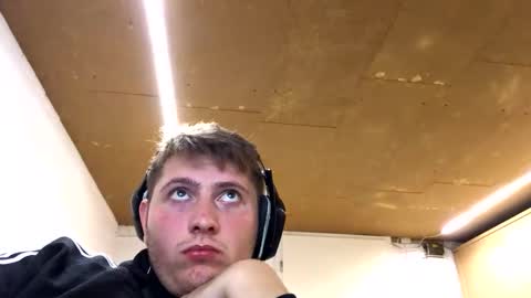 Snapshot of outflayd chatting on 11/06/25, 09:15 outflayd online show from 11/06/25, 09:15