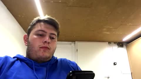 Snapshot of outflayd chatting on 11/10/25, 06:40 outflayd online show from 11/10/25, 06:40