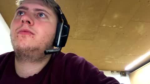 Snapshot of outflayd chatting on 11/11/25, 10:26 outflayd online show from 11/11/25, 10:26