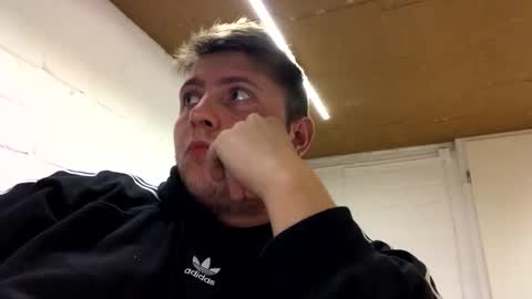 Snapshot of outflayd chatting on 11/13/25, 11:36 outflayd online show from 11/13/25, 11:36