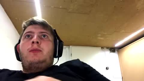 Snapshot of outflayd chatting on 11/16/25, 11:54 outflayd online show from 11/16/25, 11:54