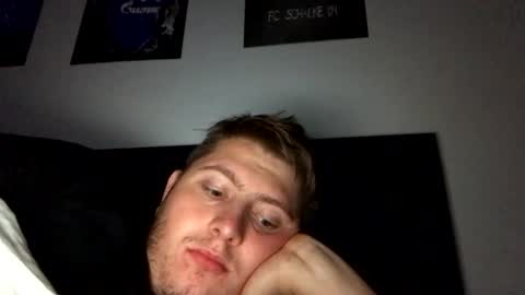 Snapshot of outflayd chatting on 11/19/25, 02:11 outflayd online show from 11/19/25, 02:11