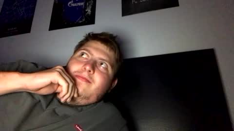 Snapshot of outflayd chatting on 11/20/25, 02:01 outflayd online show from 11/20/25, 02:01