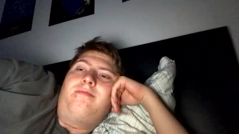 Snapshot of outflayd chatting on 11/22/25, 05:28 outflayd online show from 11/22/25, 05:28