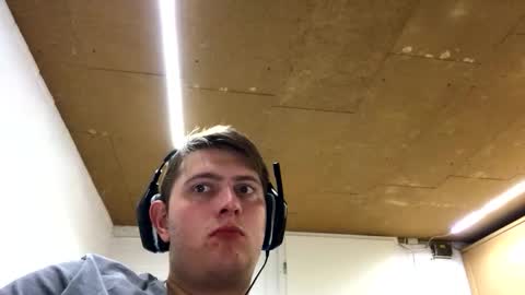 Snapshot of outflayd chatting on 11/23/25, 11:04 outflayd online show from 11/23/25, 11:04