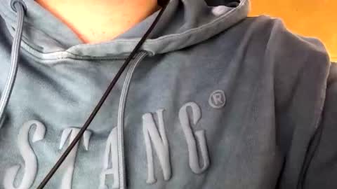 Snapshot of outflayd chatting on 11/26/25, 10:16 outflayd online show from 11/26/25, 10:16