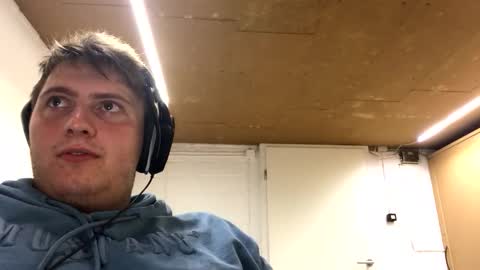 Snapshot of outflayd chatting on 11/26/25, 11:06 outflayd online show from 11/26/25, 11:06