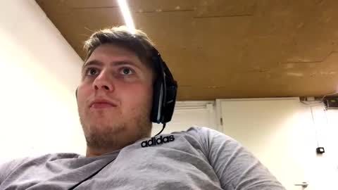 Snapshot of outflayd chatting on 12/01/25, 03:50 outflayd online show from 12/01/25, 03:50