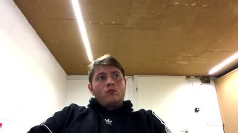 Snapshot of outflayd chatting on 12/05/25, 04:14 outflayd online show from 12/05/25, 04:14