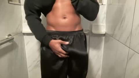 Snapshot of outofhisleague_ chatting on 09/22/25, 04:25 outofhisleague_ online show from 09/22/25, 04:25