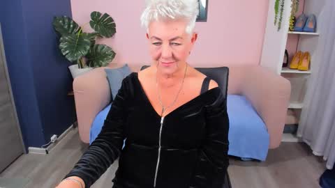 Snapshot of over50games chatting on 11/07/25, 08:47 Alla online show from 11/07/25, 08:47