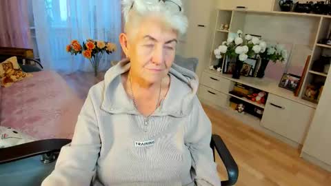 Snapshot of over50games chatting on 12/22/25, 11:29 Alla online show from 12/22/25, 11:29