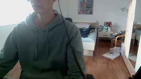 Snapshot of overkneebabe chatting on 12/06/24, 09:10 OverkneeBabe online show from 12/06/24, 09:10