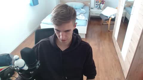 Snapshot of overkneebabe chatting on 10/18/25, 11:33 OverkneeBabe online show from 10/18/25, 11:33