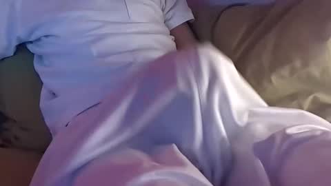 Snapshot of ovi47 chatting on 10/05/25, 10:35 ovi47 online show from 10/05/25, 10:35