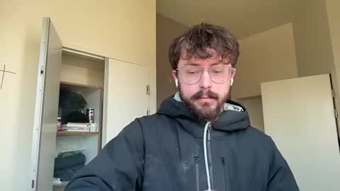 Snapshot of ovidius96 chatting on 03/03/25, 11:00 ovidius96 online show from 03/03/25, 11:00