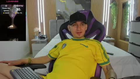 Snapshot of owen_drake chatting on 04/30/26, 12:50 Owen Drak online show from 04/30/26, 12:50