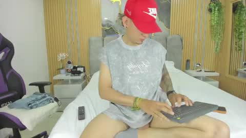 Snapshot of owen_drake chatting on 05/08/26, 01:44 Owen Drak online show from 05/08/26, 01:44
