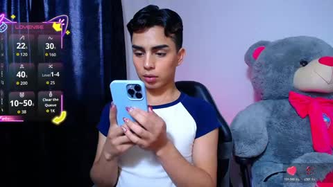 Owen  Independent model  online show from 04/15/26, 04:25