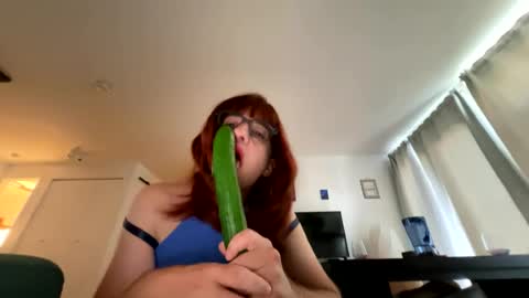 Snapshot of owenpernot chatting on 08/06/26, 02:08 Lola Montral online show from 08/06/26, 02:08