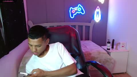 Snapshot of owenstone chatting on 12/20/24, 01:14 OWEN online show from 12/20/24, 01:14