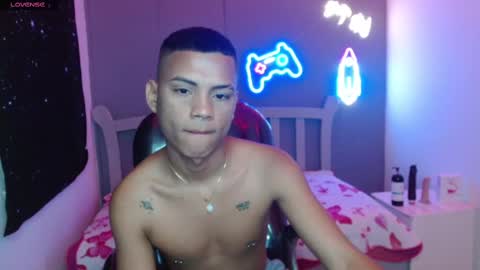 Snapshot of owenstone chatting on 12/28/24, 08:36 OWEN online show from 12/28/24, 08:36