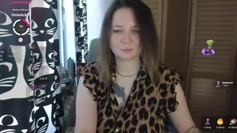 Snapshot of ozalin chatting on 06/19/26, 01:37 ozalin online show from 06/19/26, 01:37