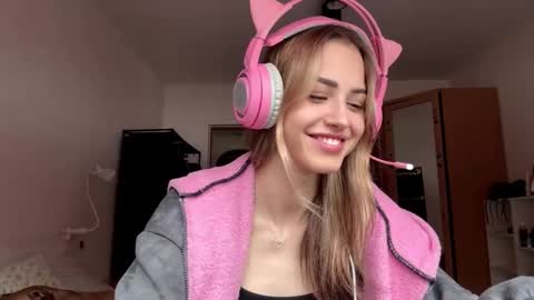 Snapshot of ozellagranville chatting on 02/05/26, 09:14 Eva online show from 02/05/26, 09:14