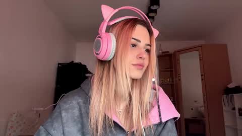 Snapshot of ozellagranville chatting on 02/10/26, 07:34 Eva online show from 02/10/26, 07:34